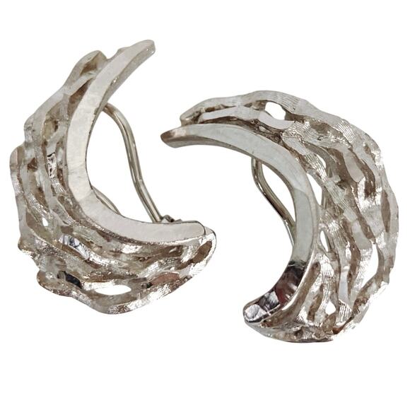 Vintage Silver Tone Modernist Abstract Openwork Crescent Moon Clip-On Earrings - Picture 3 of 10